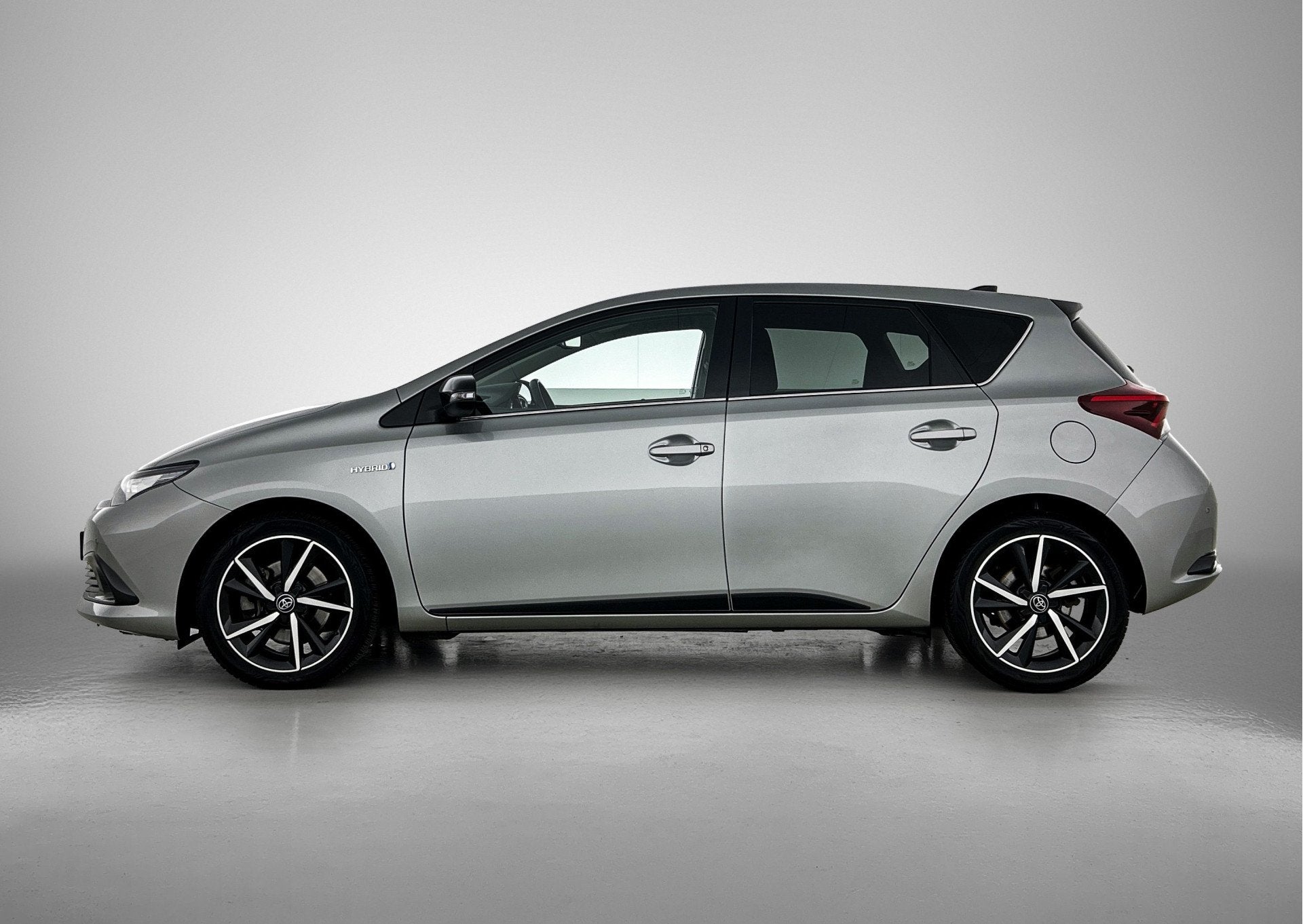 Toyota Auris 1.8 Hybrid Dynamic Ultimate | Dealer onderhoude, Auto's, Toyota, Gebruikt, Alcantara, Bedrijf, Hybride Elektrisch/Benzine