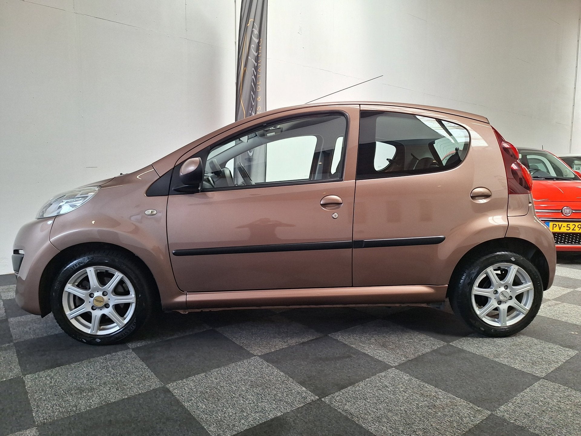 Peugeot 107 2013. Active uitv. LM velgen. 2e EIG. 74.000 km, Auto's, Peugeot, Voorwielaandrijving, Euro 5, Stof, Gebruikt