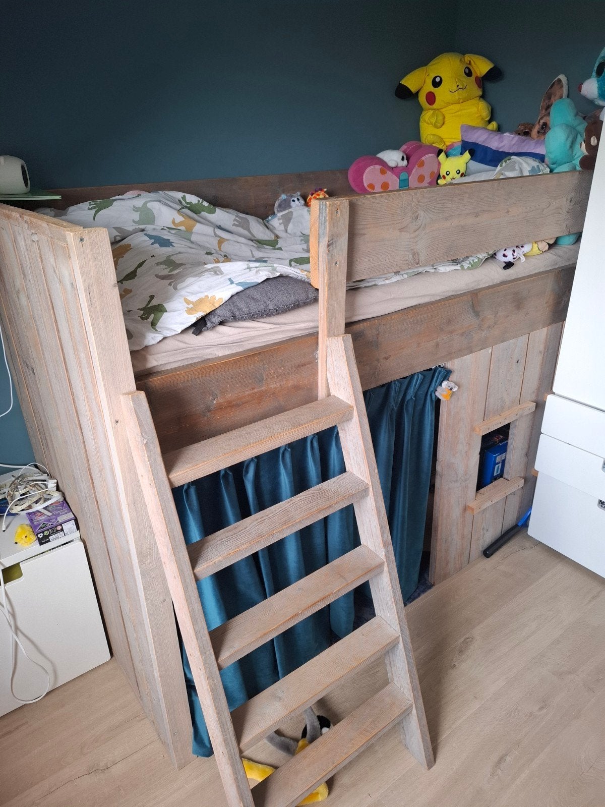 Stevig houten hoogslaper met opbergruimte en gordijn, Ophalen, Gebruikt, Eenpersoons, 160 tot 180 cm