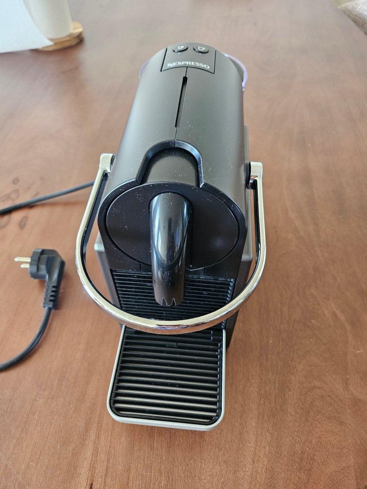 Nespresso Pixie zilver koffiecupmachine - Zilver, Gebruikt, Espresso apparaat, Ophalen of Verzenden, 1 kopje