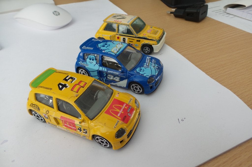 Renault burago 1/43, Ophalen of Verzenden, Zo goed als nieuw, Auto, Overige merken