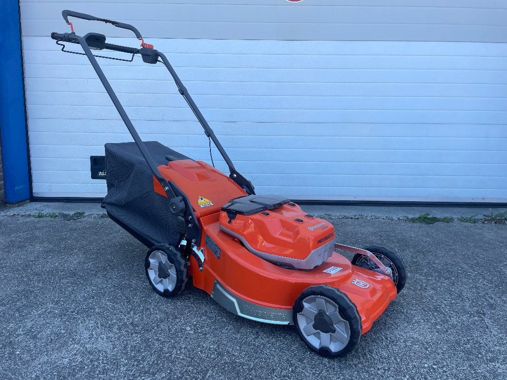 Husqvarna LC551iv Gazonmaaier Accu opruiming, Tuin en Terras, Ophalen, Cirkelmaaier, Accu-grasmaaier, Postbus 50131, 1305 AC Almere