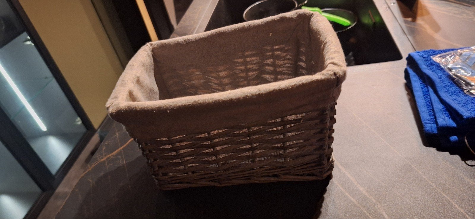 Gevlochten mand met stoffen binnenvoering, Ophalen, Overige materialen, Minder dan 50 cm, Minder dan 50 cm