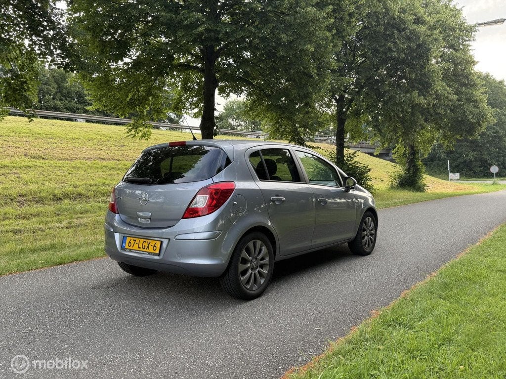 Opel Corsa 1.2-16V '111' Edition*AUTOMAAT*AIRCO*APK 03/27, Auto's, Euro 5, Gebruikt, 4 cilinders, 49 €/maand