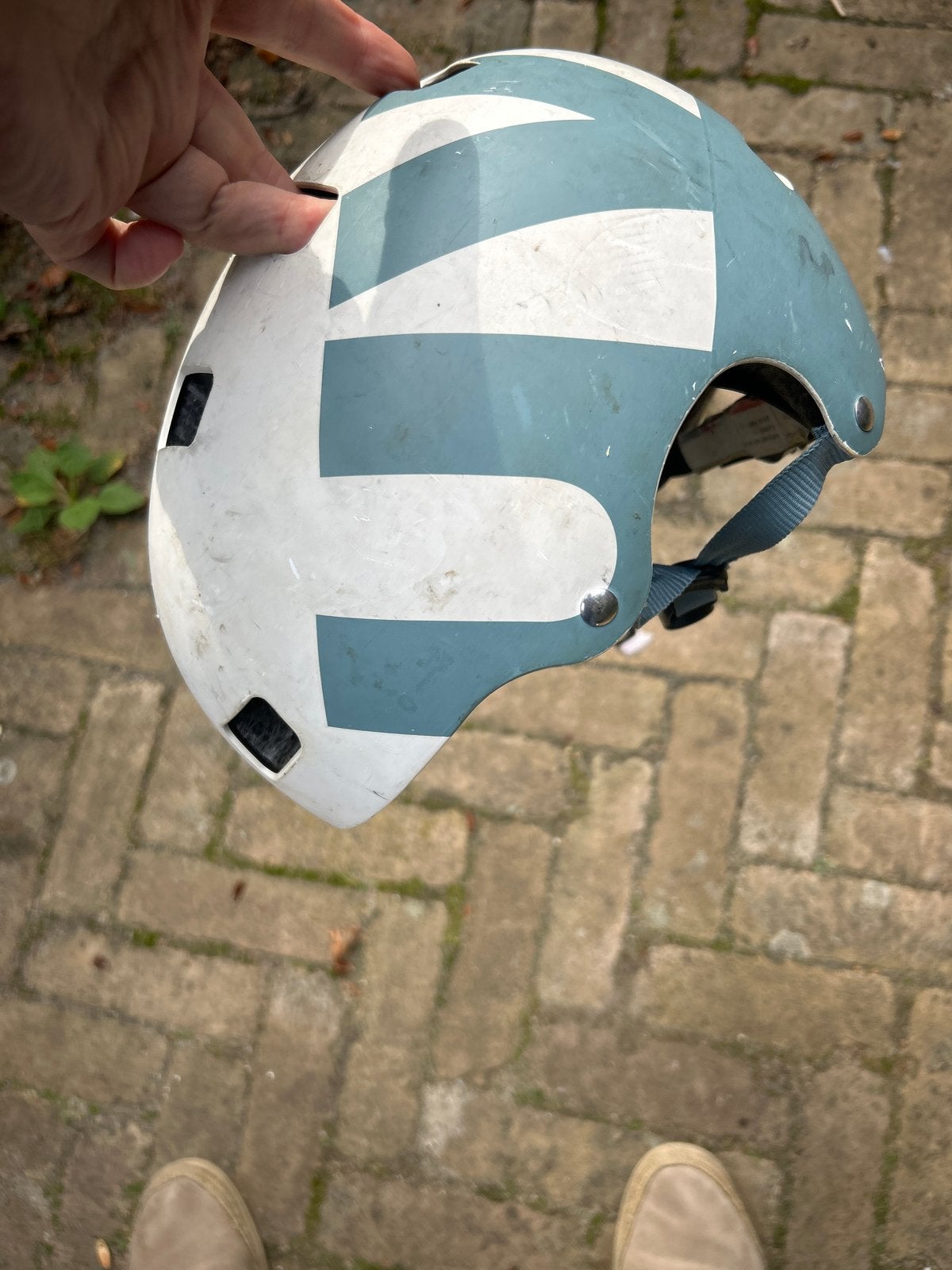 Uvex fietshelm - Wit met blauwe accenten, Ophalen, Gebruikt, Overige maten, Jongen of Meisje