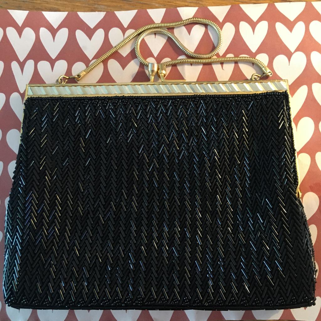 Vintage zwart glaskralen kniptasje avondtasje Hong Kong boho, Sieraden, Tassen en Uiterlijk, Tassen | Damestassen, Ophalen of Verzenden