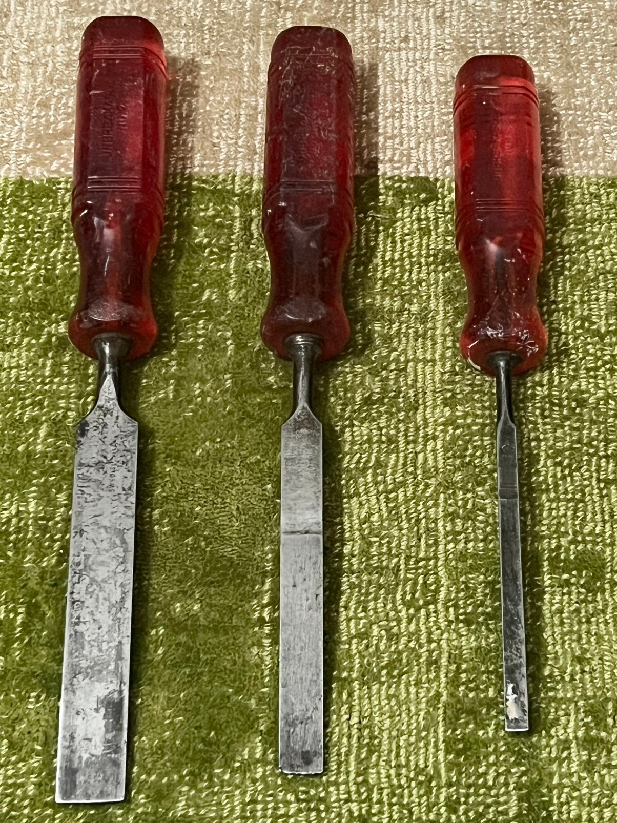 Nooitgedagt Set van 3 vintage beitels met rode handvatten, Ophalen of Verzenden, Gebruikt