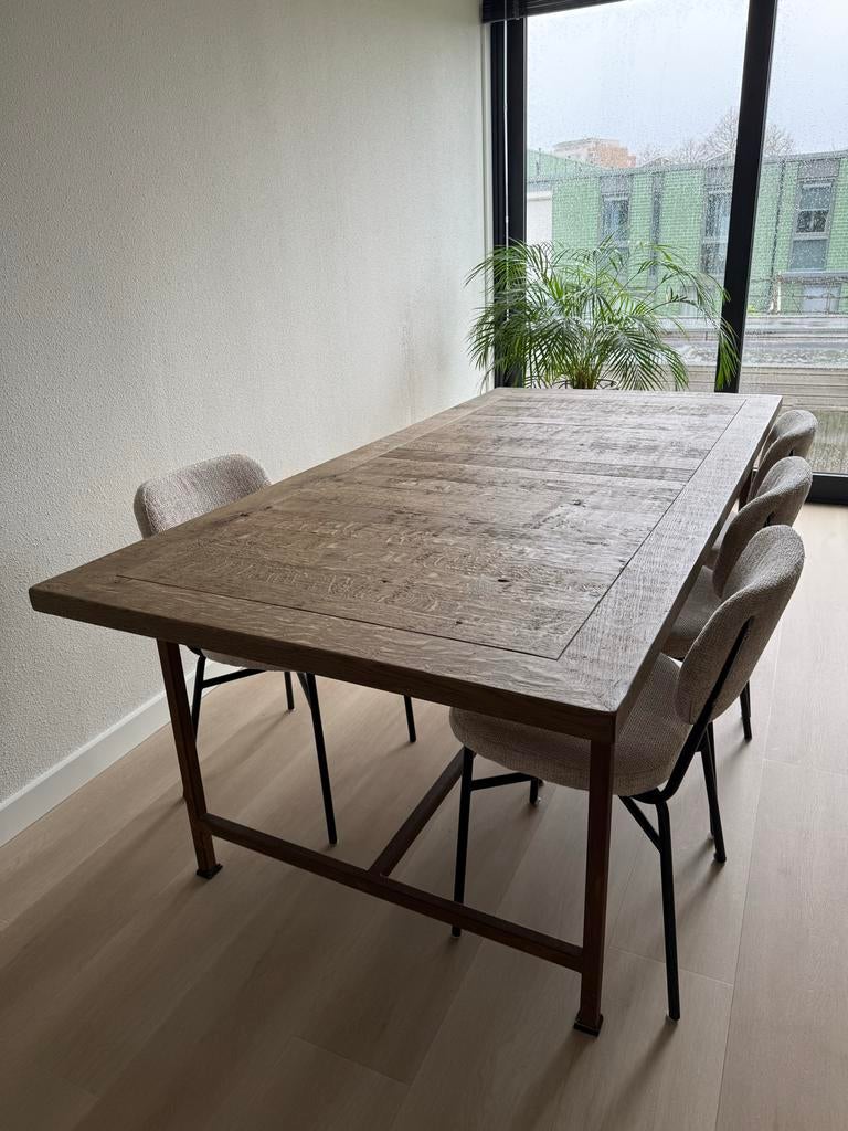 Robuuste houten eettafel met ijzeren poten, Huis en Inrichting, Tafels | Eettafels, Ophalen, 200 cm of meer, 50 tot 100 cm, Zo goed als nieuw