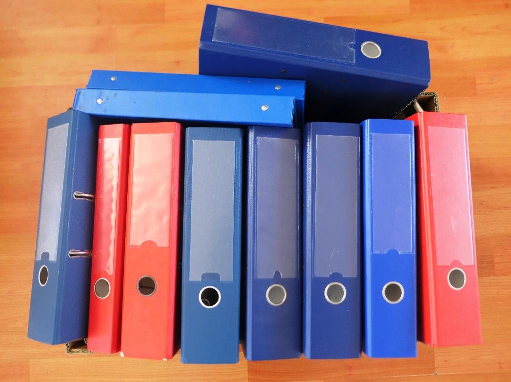 Doos met ca. 20 ordners en 2 blauwe multomappen 23-gaats, Diversen, Schrijfwaren, Gebruikt, Ophalen of Verzenden