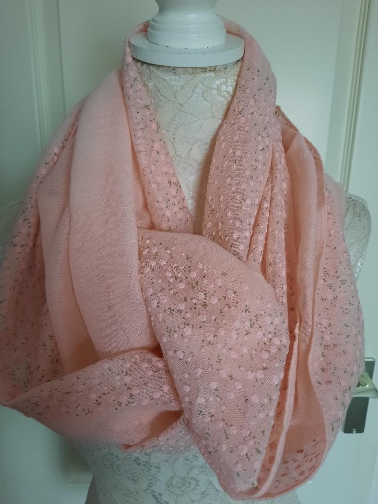 sjaals Kleur : Zalm, Kleding | Dames, Ophalen of Verzenden, Zo goed als nieuw, Maat 38/40 (M), Sjaal