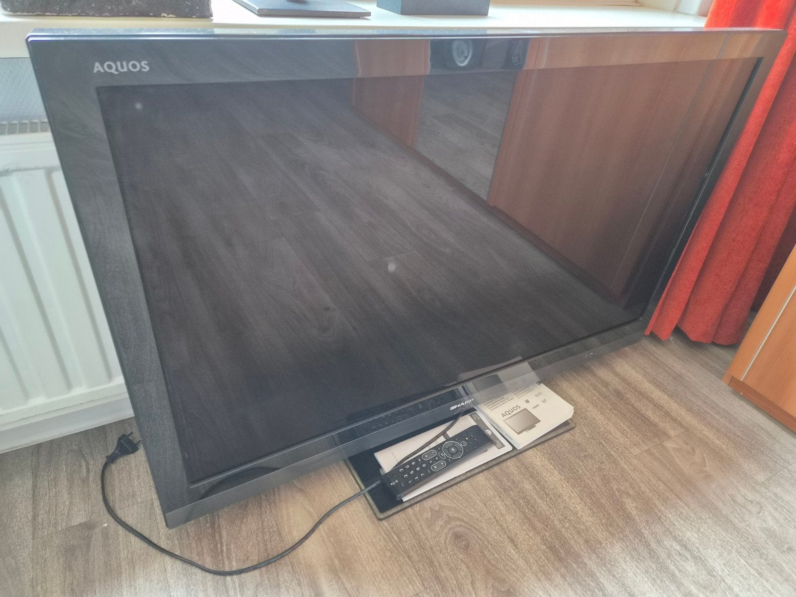Sharp Aquos TV met afstandsbediening, Ophalen, Gebruikt, LCD, 100 cm of meer