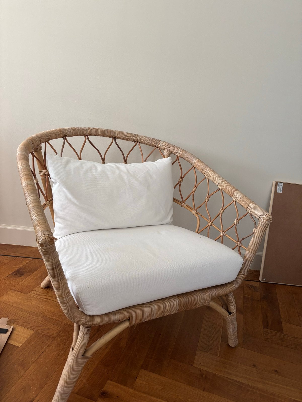 Ikea Rotan Fauteuil stockholm met witte kussens, Ophalen of Verzenden, Zo goed als nieuw, Riet of Rotan, 75 tot 100 cm