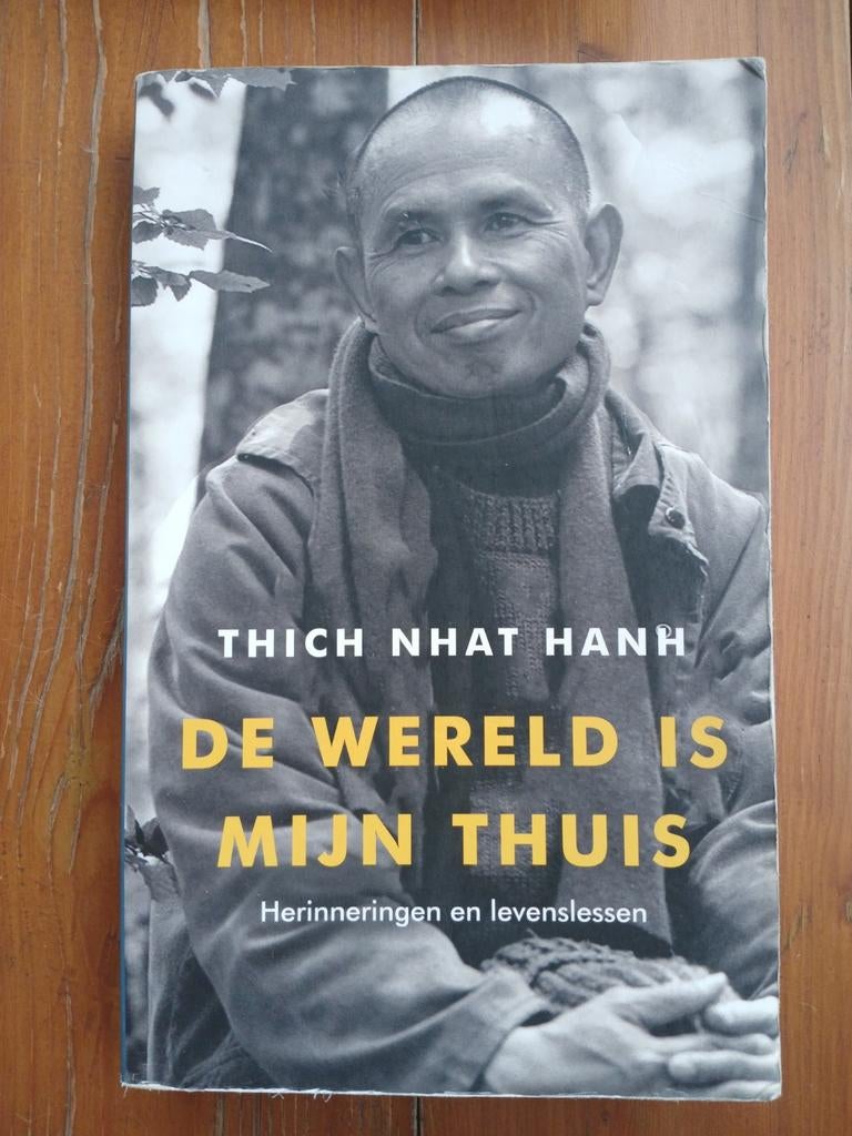 Thich Nhat Hanh - De wereld is mijn thuis VASTE PRIJS, Boeken, Gelezen, Thich Nhat Hanh, Ophalen of Verzenden, Boeddhisme
