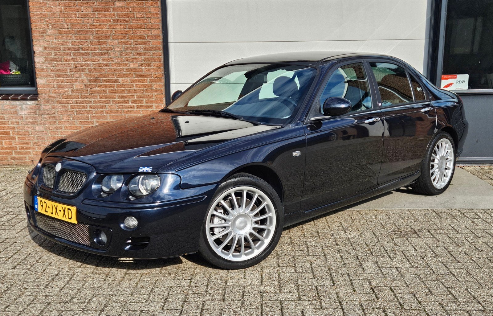 MG ZT 190 PK V6 XENON TREKHAAK NAP NETTE AUTO! ALFA 156 GTA!, Auto's, Voorwielaandrijving, Dealer onderhouden, Zwart, Bedrijf