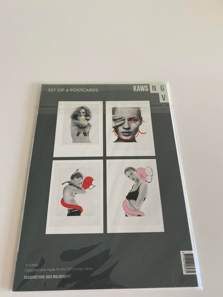 Kaws - NGV - Kate Moss set van 4 kaarten - gesealed, Ophalen of Verzenden