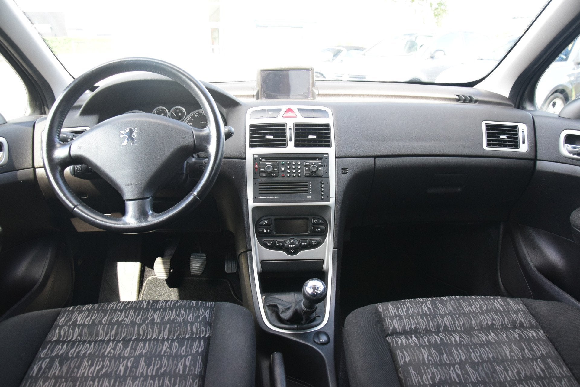 Peugeot 307 1.6-16V Navtech Ecc Cruise Trekhaak (bj 2005), Voorwielaandrijving, Stof, Gebruikt, Zwart