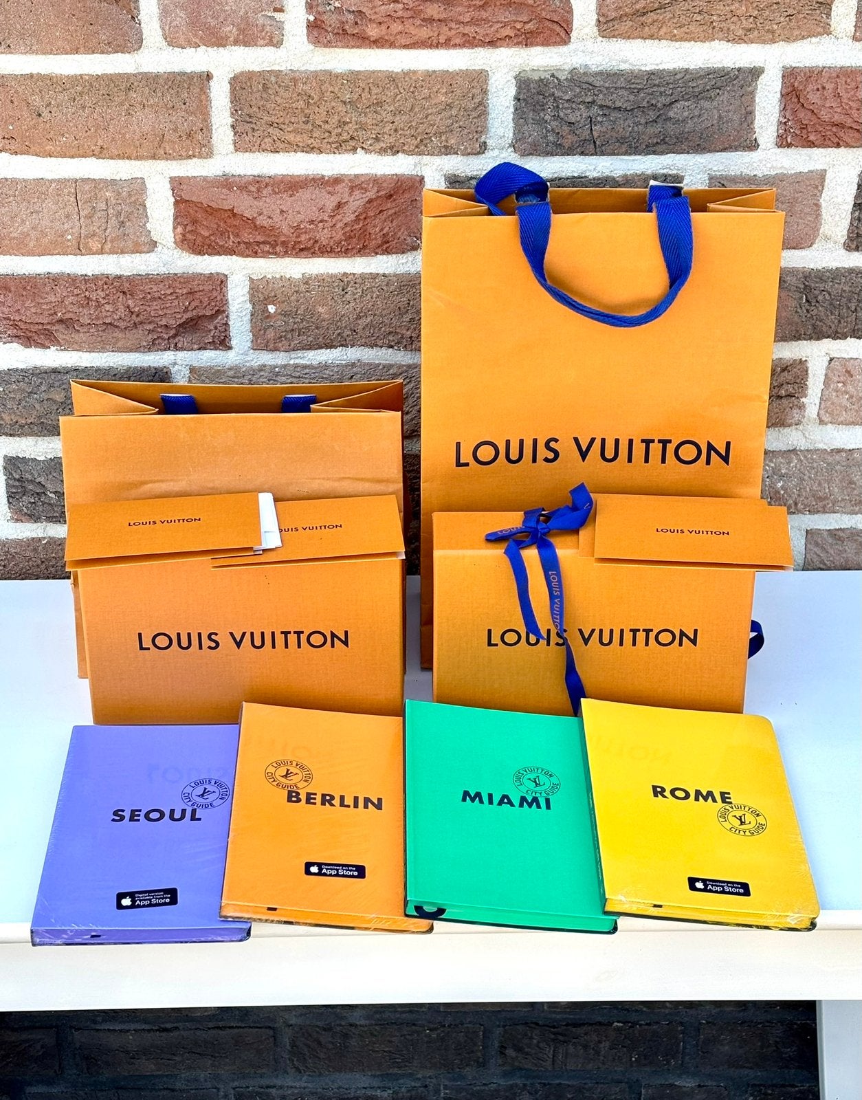 Louis Vuitton City Guides – Seoul, Miami, Berlijn & Rome, Ophalen of Verzenden, Nieuw, Reisgids of -boek, Overige merken