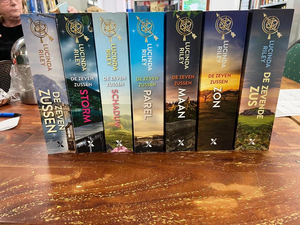 Zeven zussen serie, 7 boeken, Ophalen of Verzenden, Zo goed als nieuw, Lucinda Riley