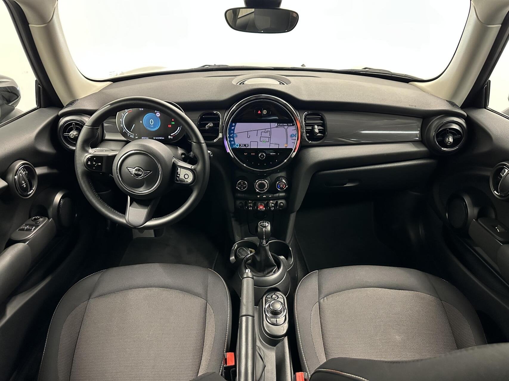 Mini 3-Deurs 1.5 Cooper Business Edition NAVI CARPLAY CRUISE, Auto's, Voorwielaandrijving, Gebruikt, Euro 6, Met garantie (alle)
