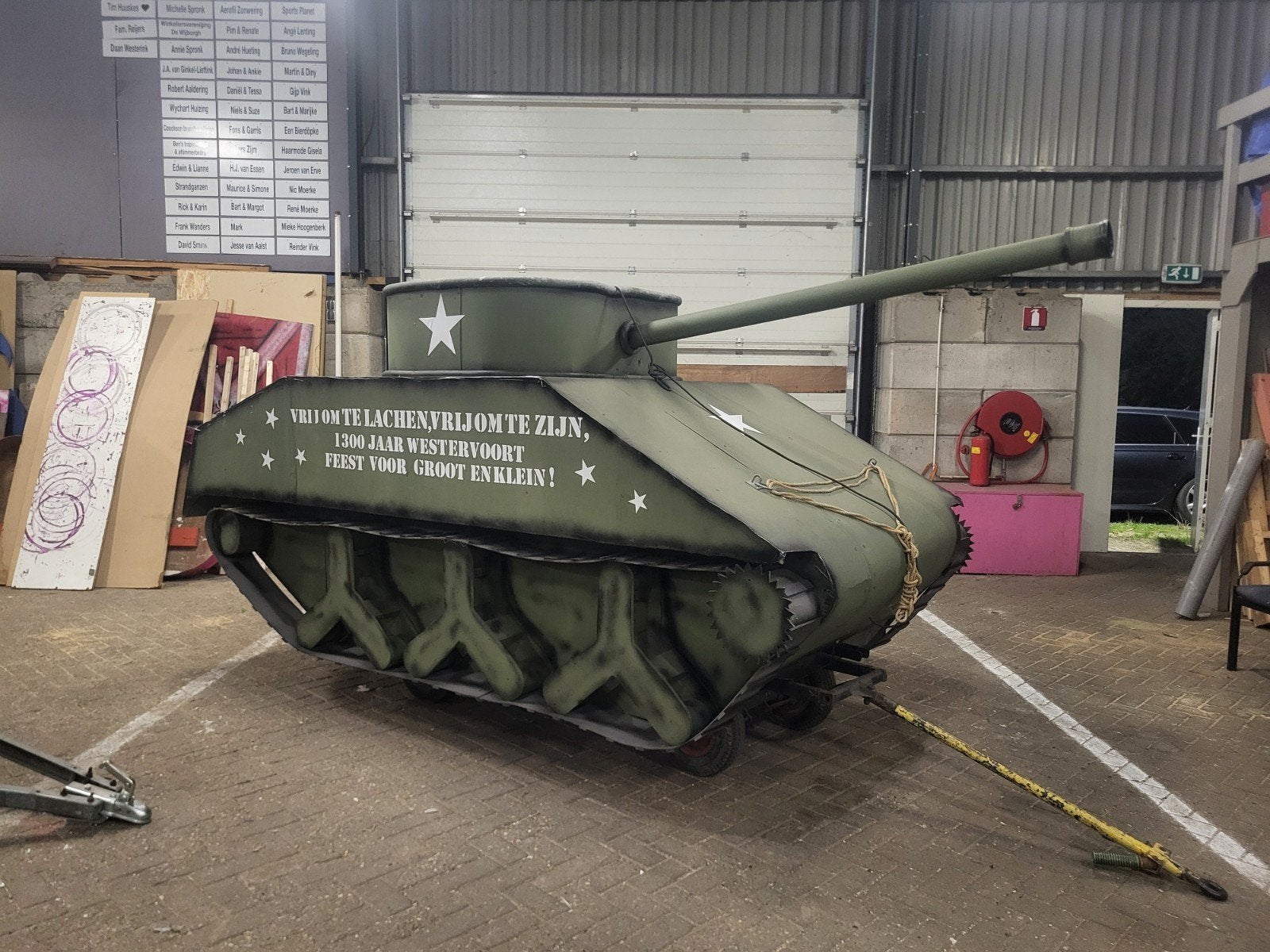 mooie sherman tank opbouw, Ophalen, Carnaval