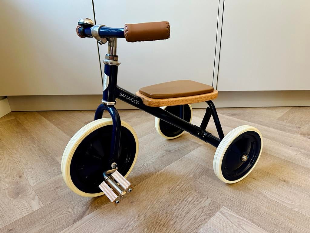Banwood driewieler trike donkerblauw, Fietsen en Brommers, Ophalen, Zo goed als nieuw, Duwstang