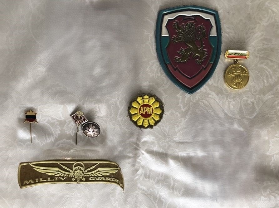 Emblemen en badges (voormalig) Oostblok landen, Verzamelen, Ophalen of Verzenden, Landmacht, Nederland, Embleem of Badge