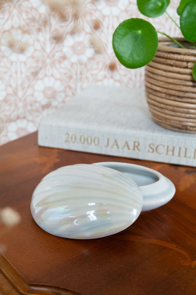 Vintage schelp parelmoerglans doosje porselein, Antiek en Kunst, Ophalen of Verzenden