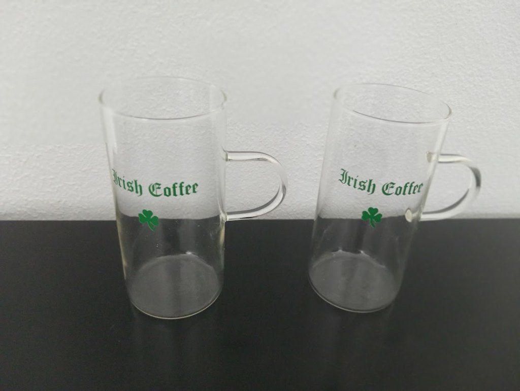Set van 2 Irish coffee glazen met oor., Antiek en Kunst, Ophalen of Verzenden
