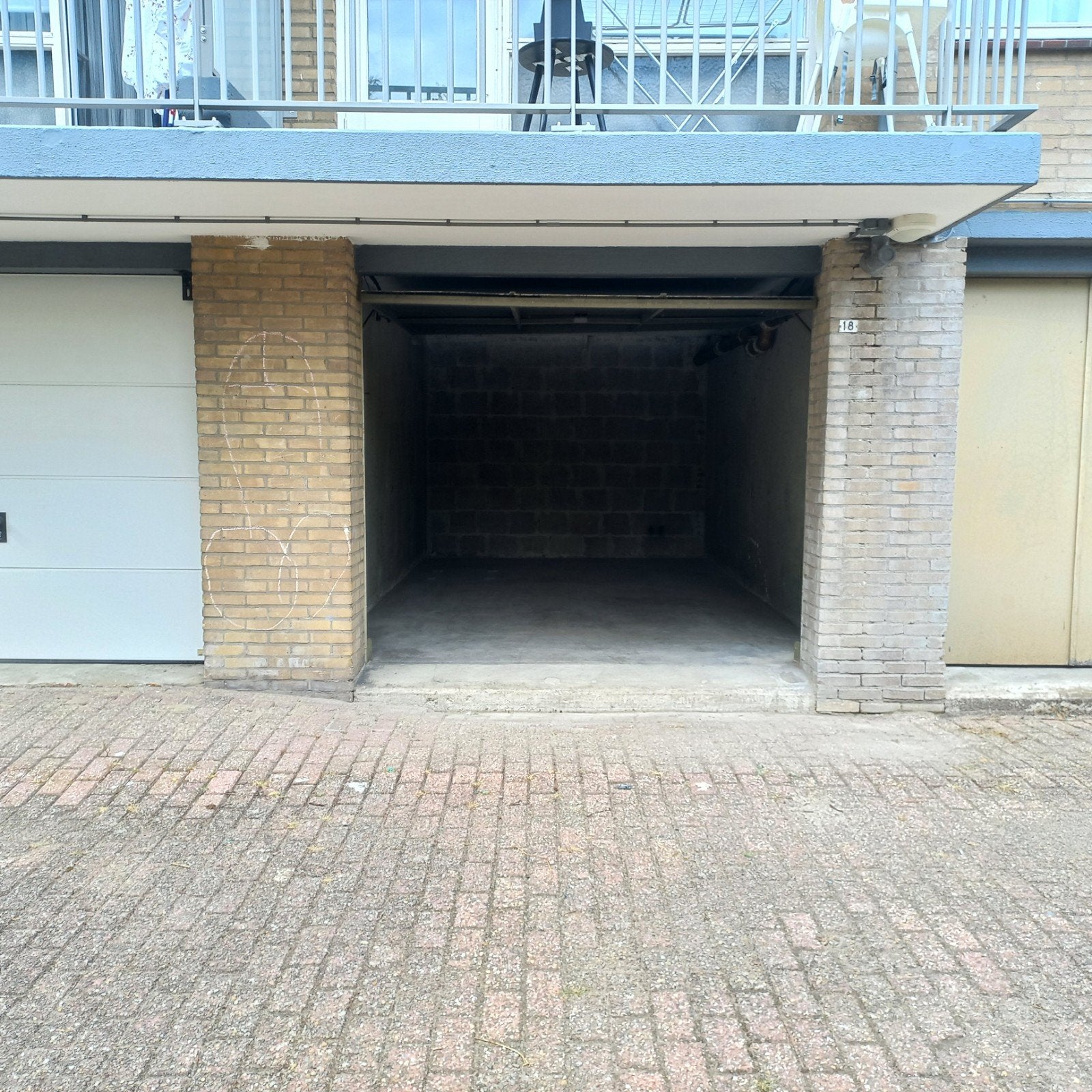 TE HUUR GARAGEBOX ROTTERDAM- IJSSELMONDE.