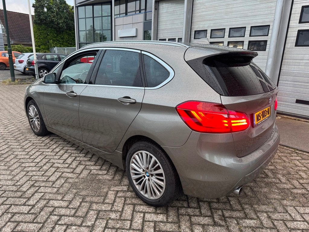 BMW 2-serie Active Tourer 218d Corporate Lease Sport Automaa, Auto's, BMW, Euro 6, 4 cilinders, 150 pk, Origineel Nederlands