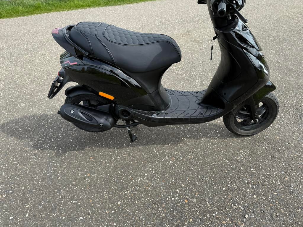 Piaggio zip 4tv2, Ophalen, Piaggio, Zo goed als nieuw, Benzine