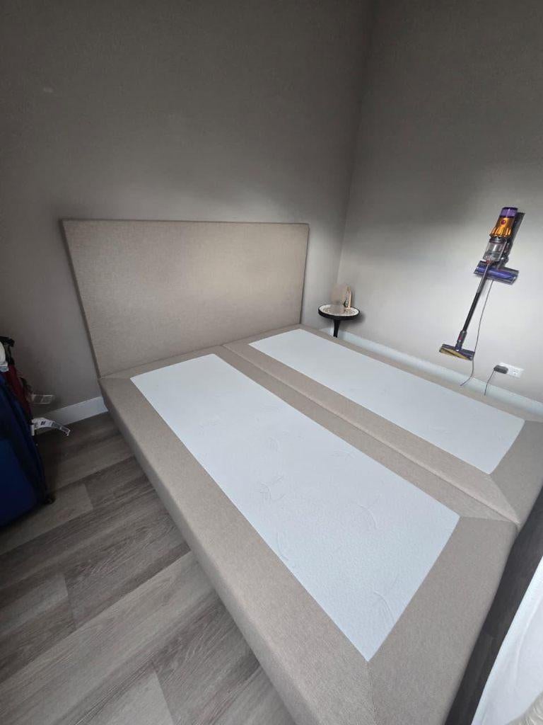 Boxspring Bed, Huis en Inrichting, Slaapkamer | Boxsprings, Zo goed als nieuw, 180 cm, 200 cm, Tweepersoons, Crème, Ophalen