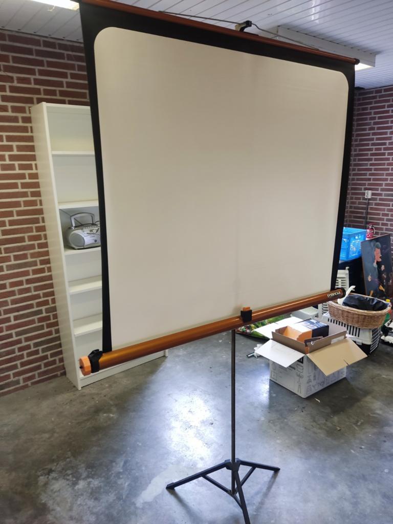 Reflecta Perlmutt projectiescherm op statief, Ophalen