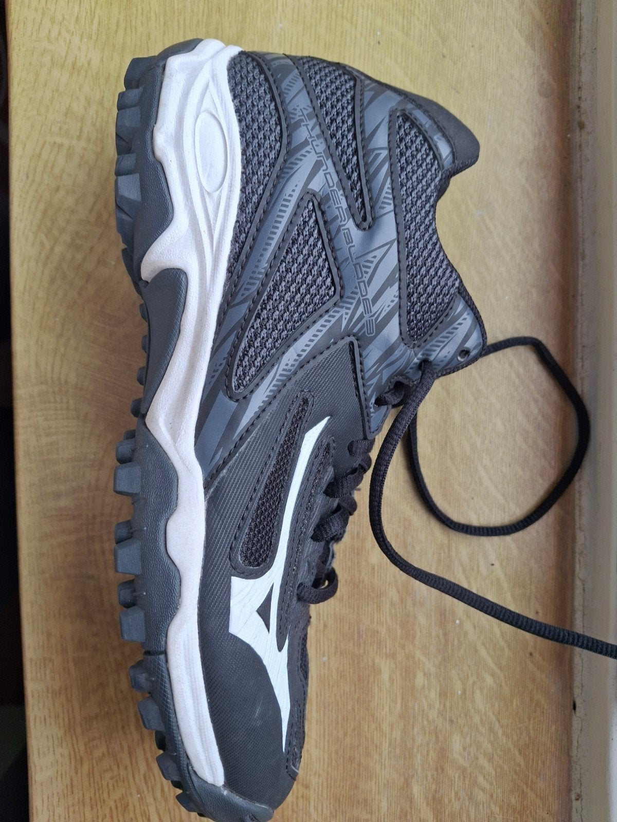 Mizuno sportschoenen maat 38.5 (US 6.5) - Zo goed als nieuw, Sport en Fitness, Ophalen of Verzenden, Zo goed als nieuw