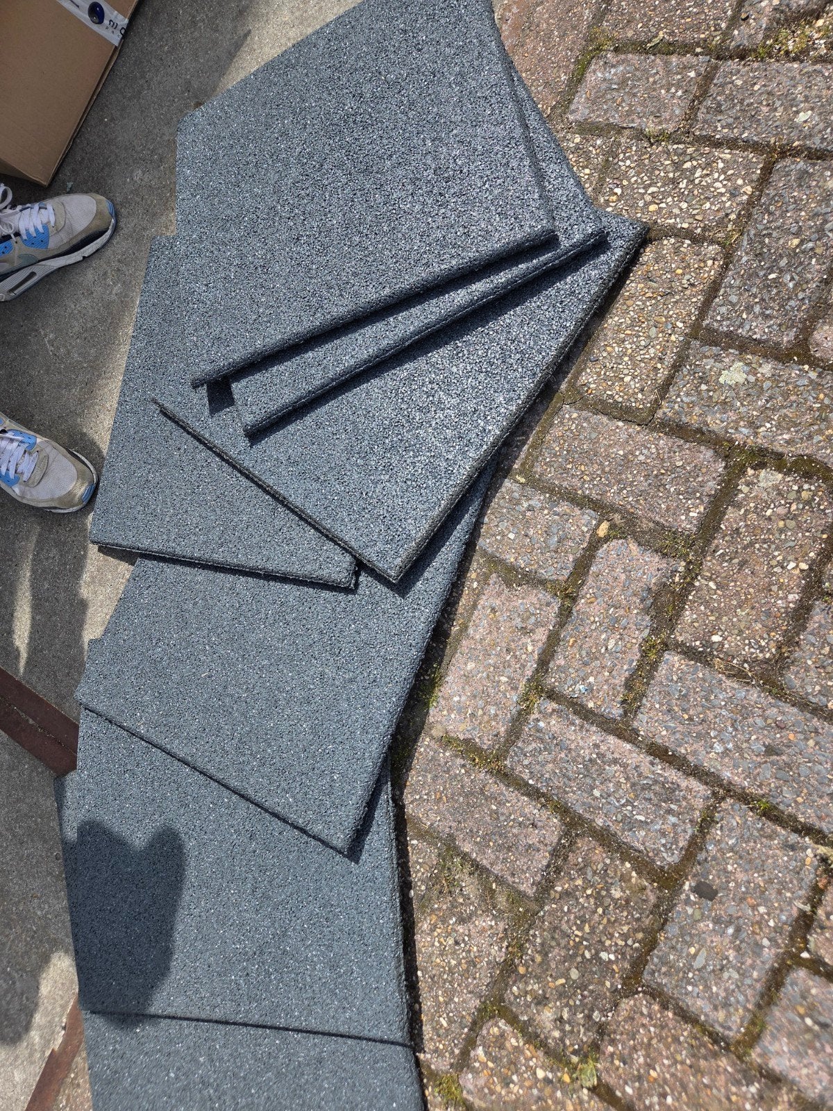 grijze Granuflex tegels 50x50x2,5 cm met voegen, Ophalen of Verzenden, Beton, Terrastegels