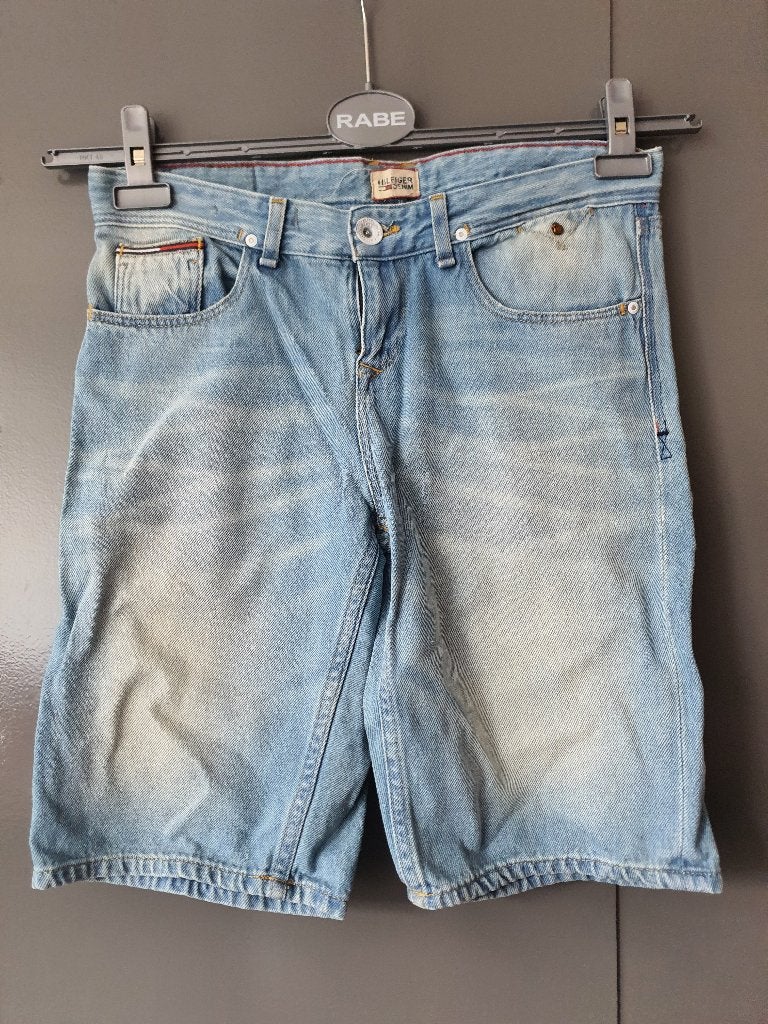 Tommy Hilfiger denim short – lichtblauw – maat 26 / S, Ophalen of Verzenden, Zo goed als nieuw, Blauw, W32 (confectie 46) of kleiner