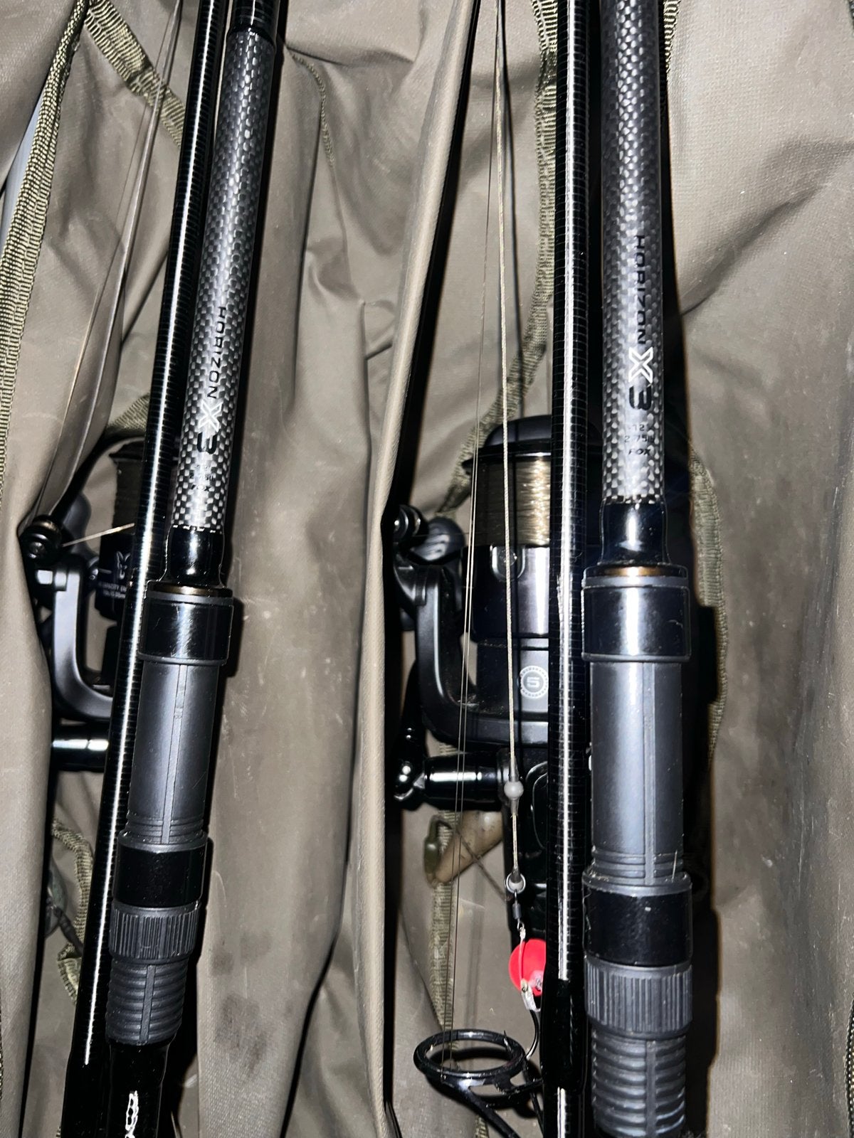 2x Fox X3 Horizon Hengels + 2x Fox EOS 10000 + JRC Foudraal, Ophalen, Gebruikt, Complete hengel
