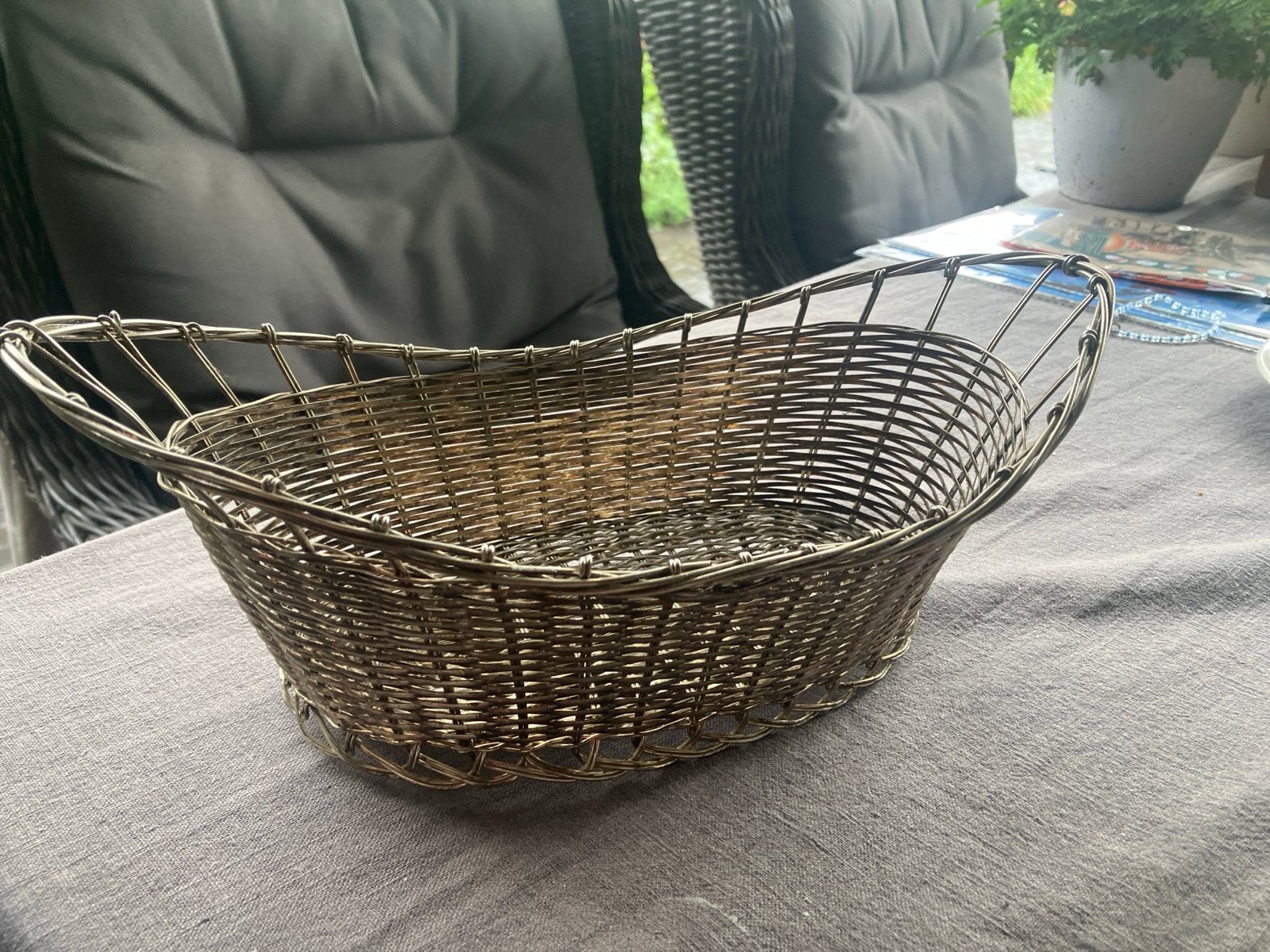 Metalen Broodmand / Fruitschaal verzilverd? Silver plated?, Gebruikt, Gevlochten, Mand, Ophalen of Verzenden