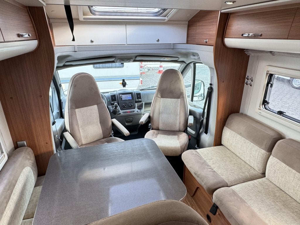 Adria Matrix 680 SP -5 pers-met hefbed, Caravans en Kamperen, Airbags, Ringverwarming, Fiat, 7 tot 8 meter