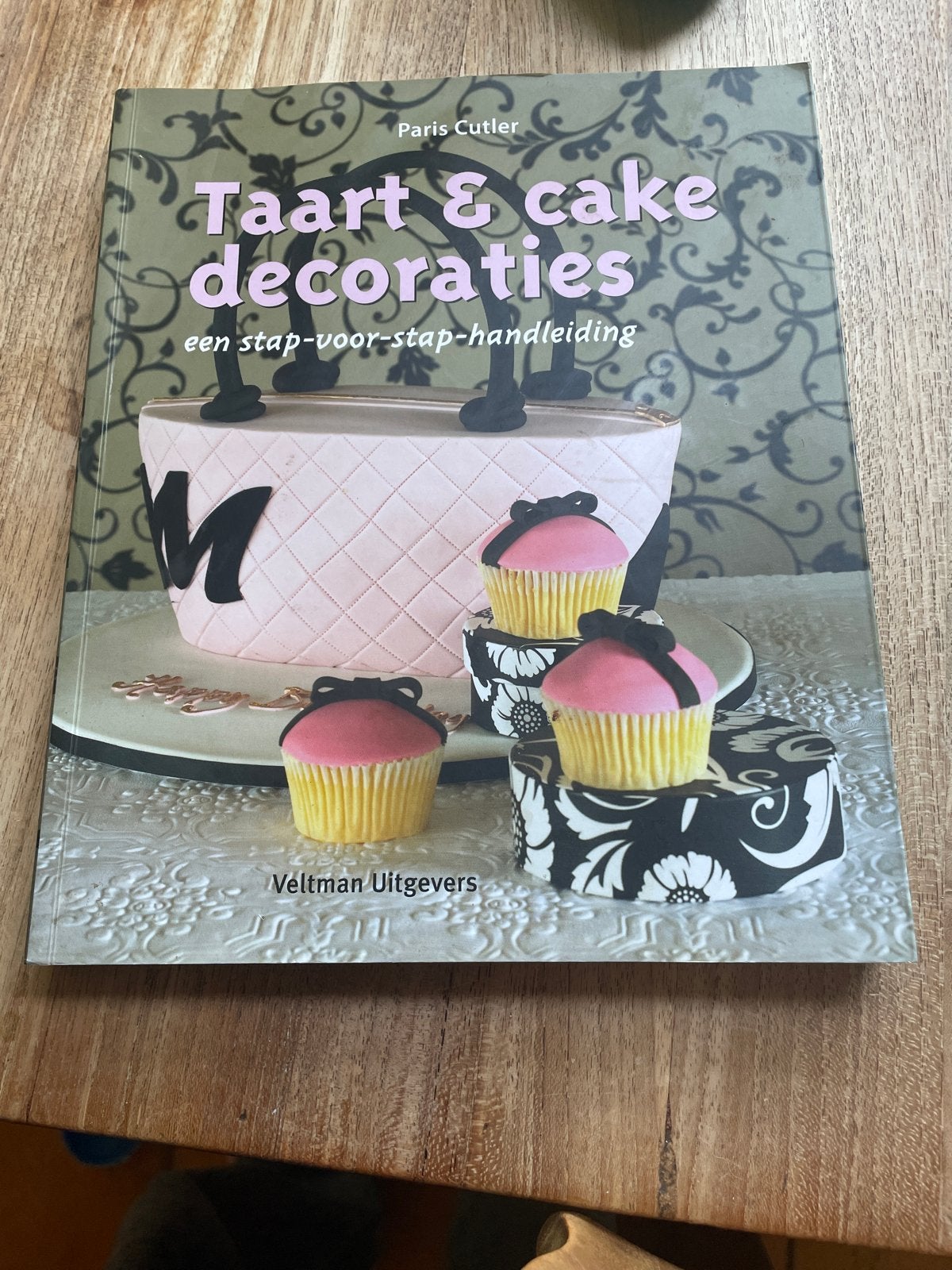 Taart & Cake Decoraties: Een Stap-voor-Stap Handleiding, Boeken, Ophalen of Verzenden, Zo goed als nieuw, Overige gebieden, Taart, Gebak en Desserts