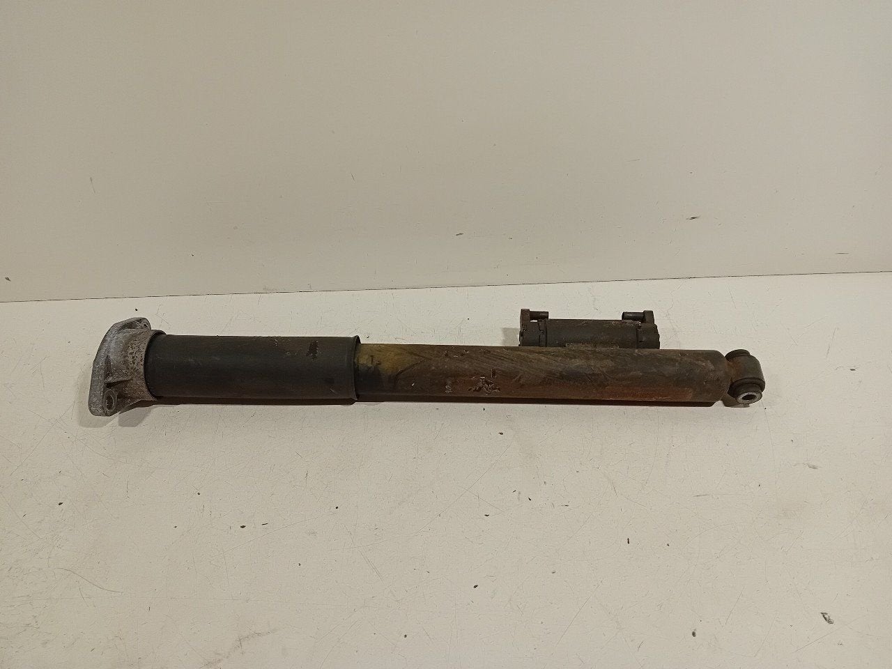Schokbreker links achter Mercedes-Benz C-Klasse, Onderdelen@venauto.nl, Van der Ven Autorecycling B.V., Gebruikt, Ettenseweg 76, 4706 PB Roosendaal, The Netherlands