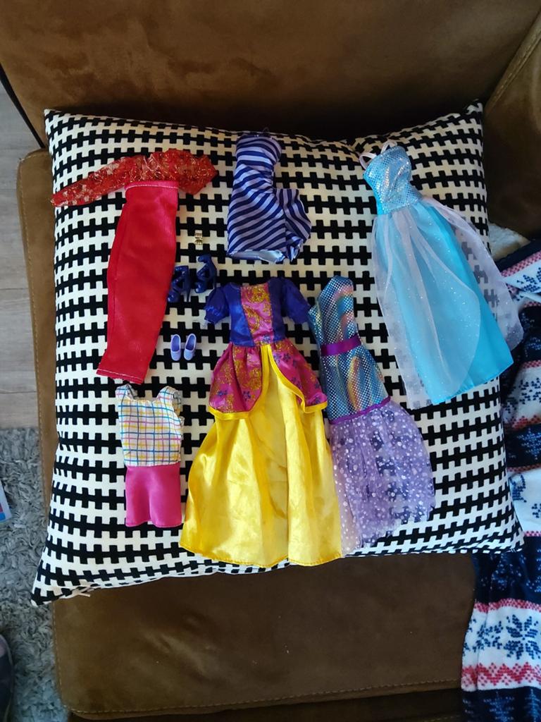 Barbie kleding set - diverse jurken en outfits, Ophalen of Verzenden, Gebruikt, Barbie