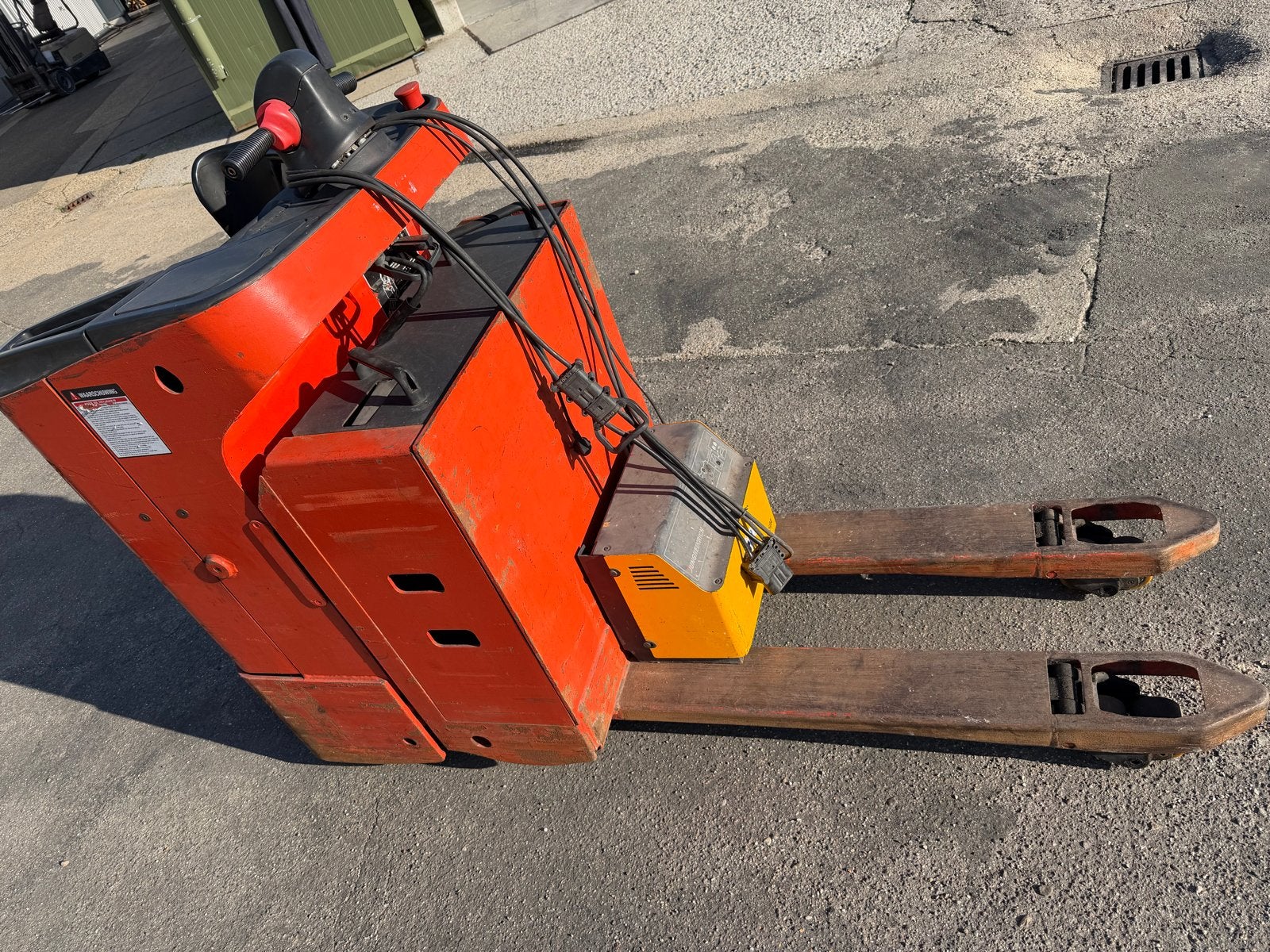 Linde T20 Elektrische Palletwagen - 2000 kg hefcapaciteit, 100 liter of meer, Ophalen, Transportkar