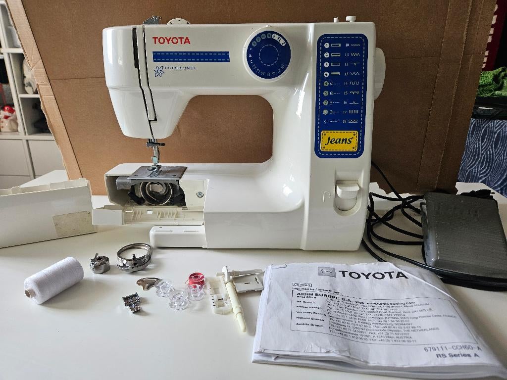 Naaimachine Toyota Jeans, RS series A (kapot), Hobby en Vrije tijd, Naaimachines en Toebehoren, Ophalen of Verzenden, Gebruikt