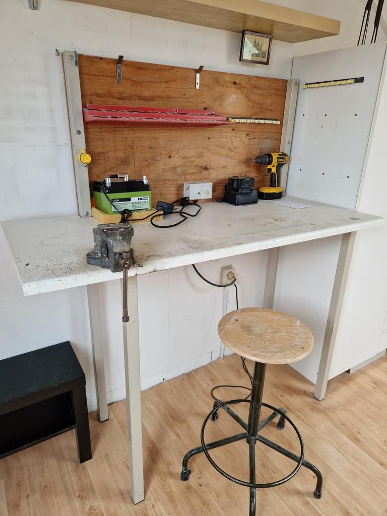 Werkbank met bankschroef 140x60x104, Doe-het-zelf en Verbouw, Werkbanken, Ophalen, Gebruikt, Bankschroef
