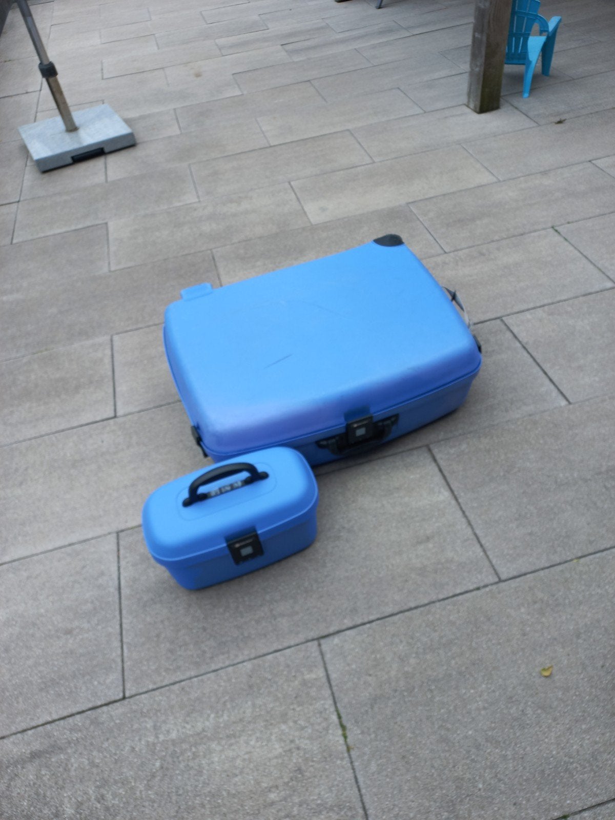 Blauwe koffer met bijpassende beautycase, Ophalen, Wieltjes, Gebruikt, 50 tot 60 cm