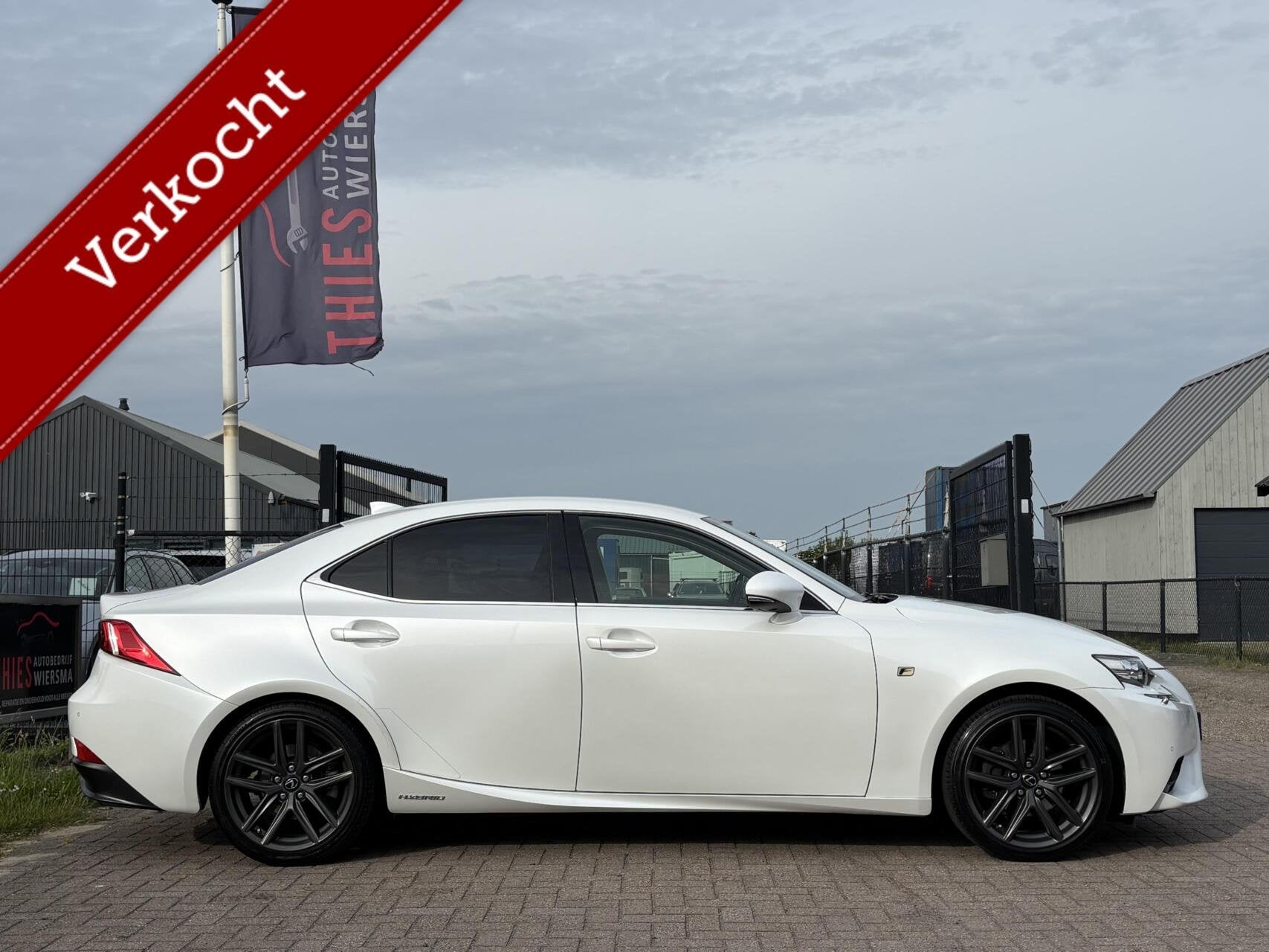 Lexus IS 300h F Sport Line cruise leder camera keyless, Auto's, Lexus, Automaat, Euro 5, Achterwielaandrijving, Gebruikt