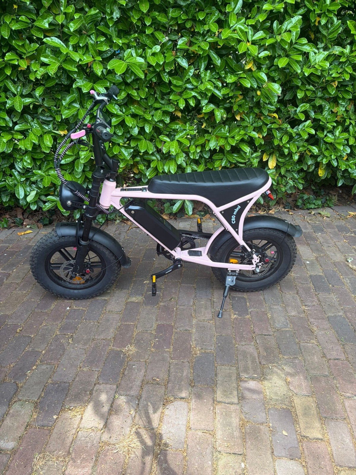 C80 Roze Mini fatbike - (Met lichte gebruikerssporen), Fietsen en Brommers, Elektrische fietsen, Gebruikt, Minder dan 47 cm, 30 tot 50 km per accu