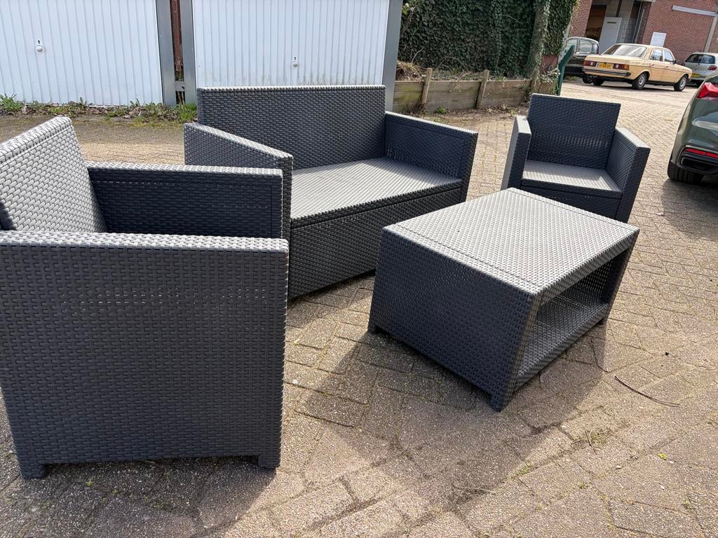 Alibert Loungeset: Bank, 2 Stoelen en Tafel - Gebruikt, Ophalen, 4 zitplaatsen, Kunststof, Gebruikt