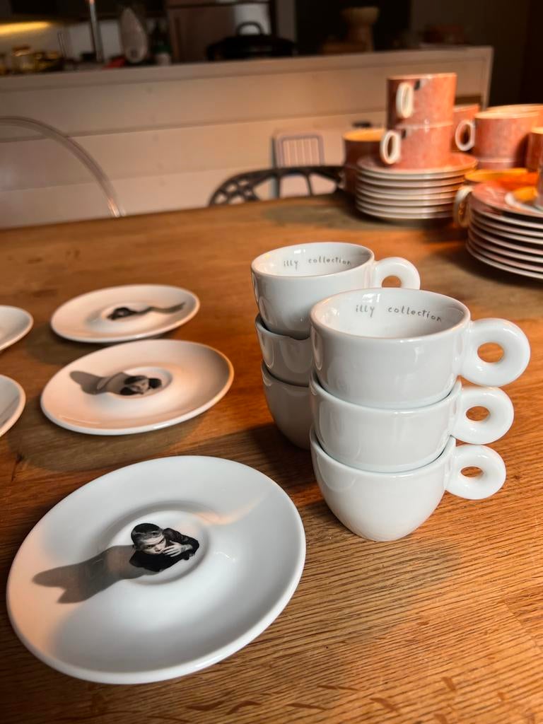 Illy Collection 2000 Neil&Ross espresso kopjes, Gebruikt, Ophalen of Verzenden, Overige stijlen, Kop(pen) en/of Schotel(s)